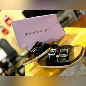 Steve Madden ( Madden girl) worn just a few times..  Very comfy